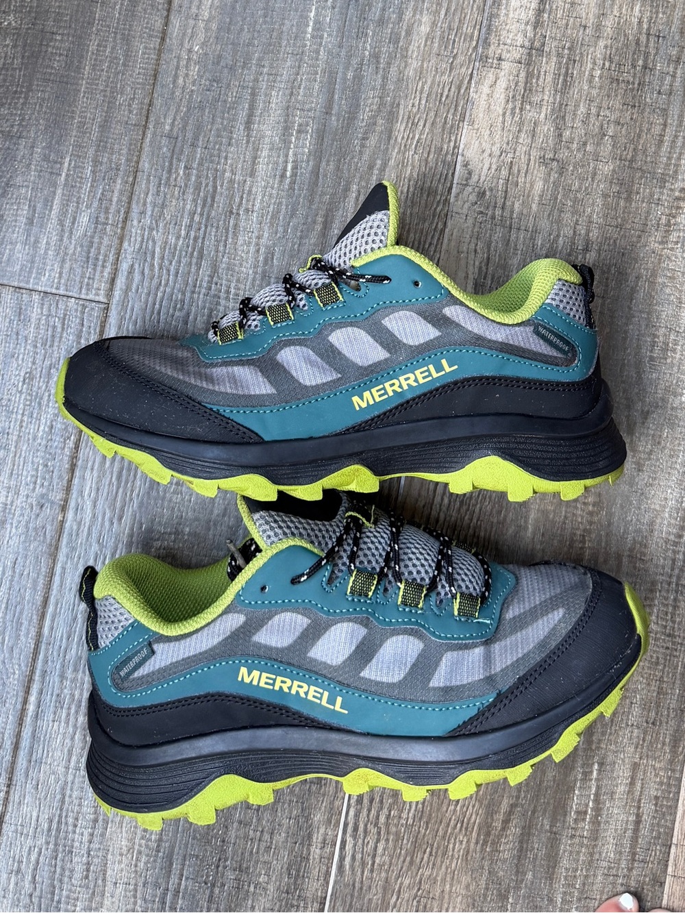 Merrell Mk265214 unisex-child Hiking Sneaker sz 4
